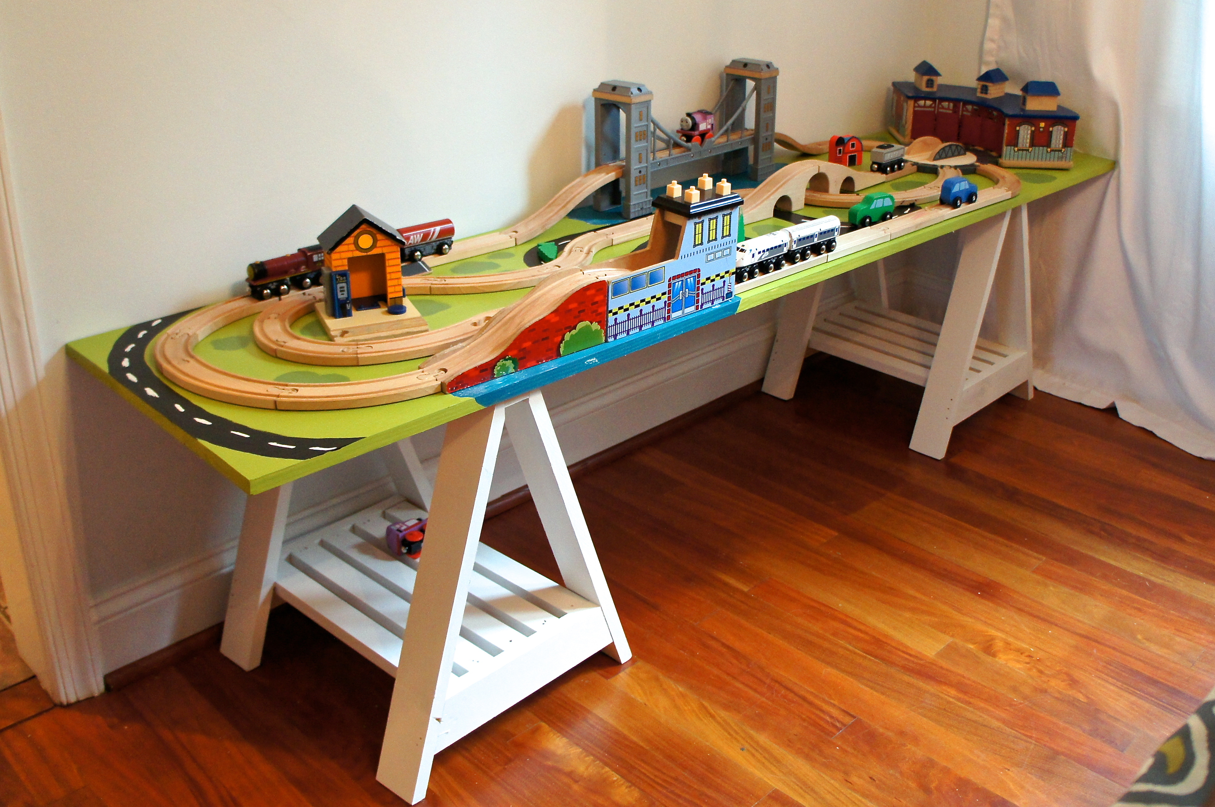 large train table